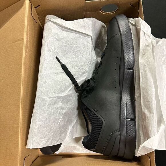 On the Roger Advantage All Black Leather Court Shoes Sneakers 12 - Picture 1 of 6